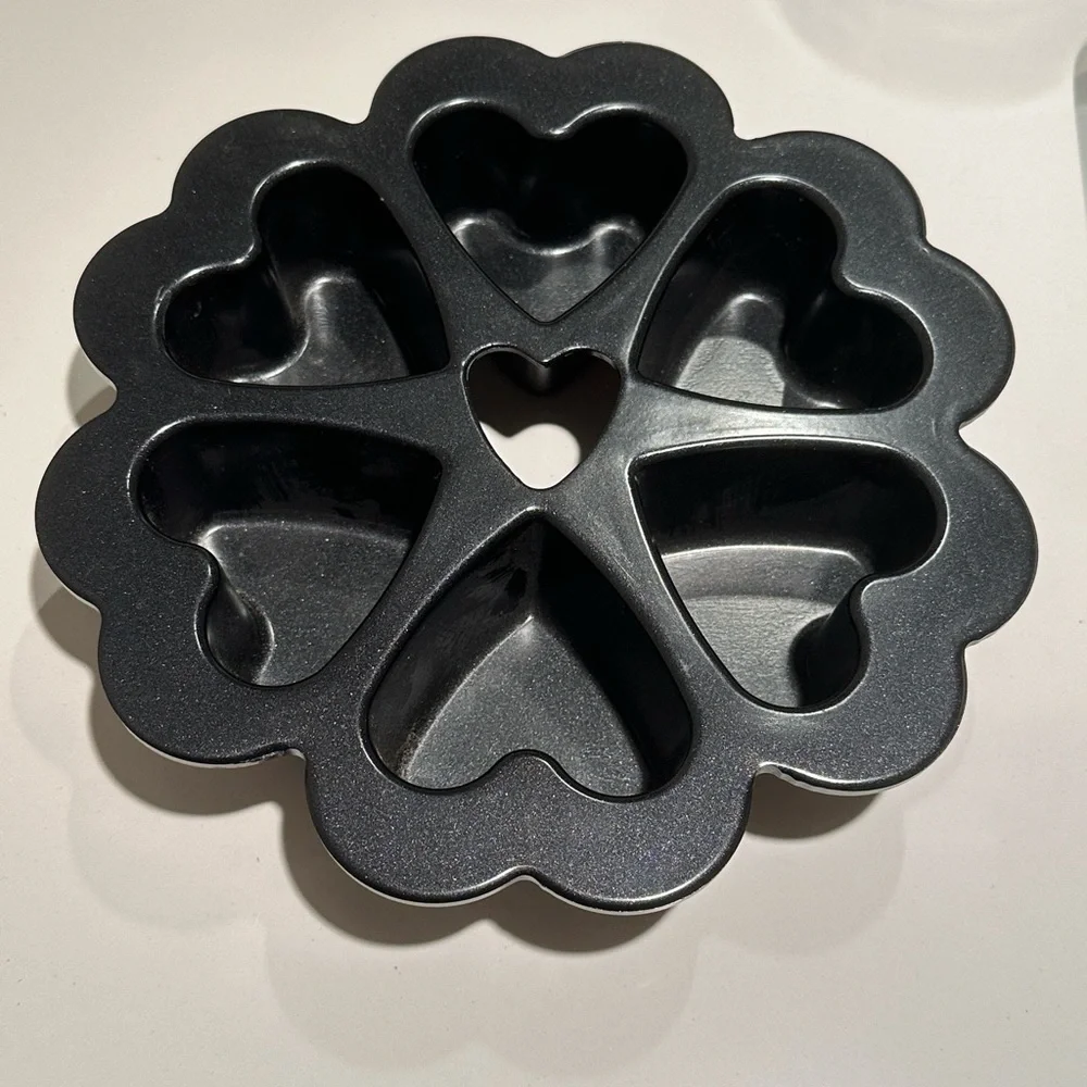 Nordic Ware Heart Mini Cake Cakelet Non Stick Valentines Day Pan Muffins Brownie